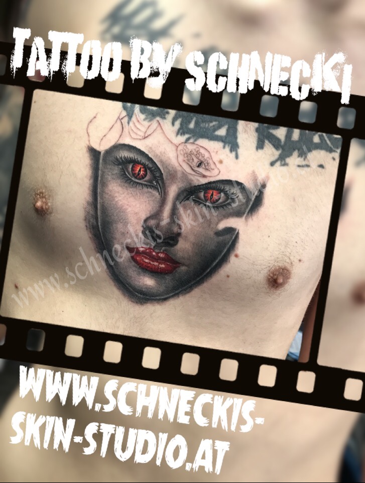 Black & Grey mit Farbe Tattoo aus Steyr – Schneckis Skin Studio