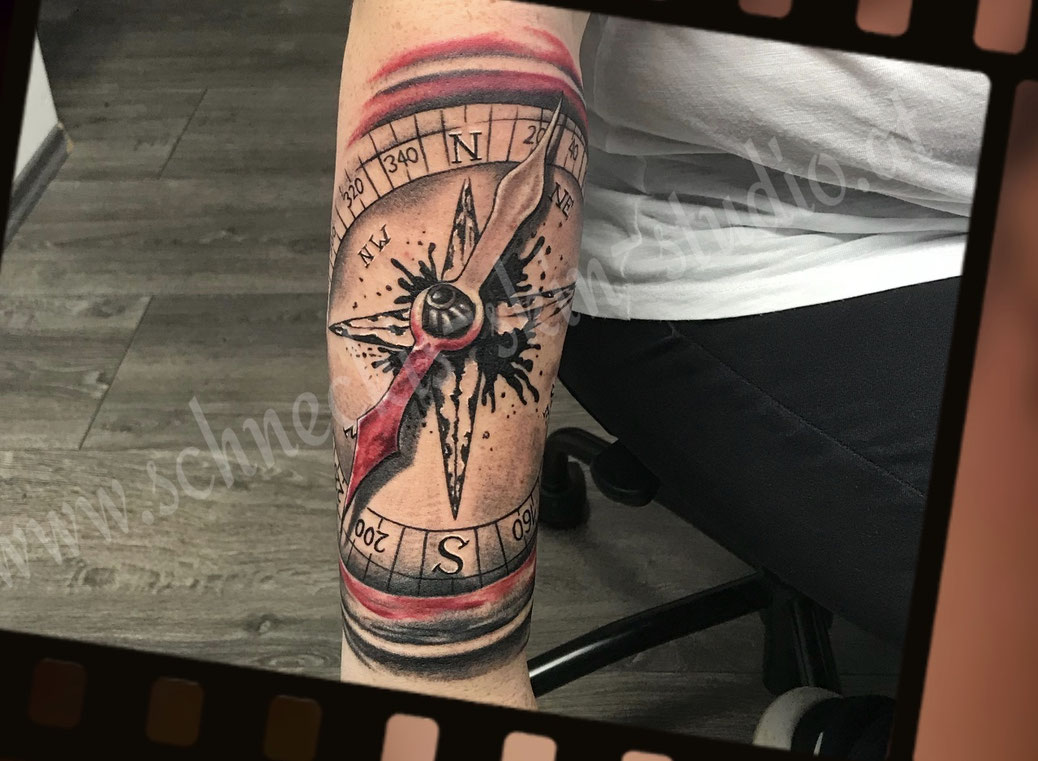 Black & Grey mit Farbe Tattoo aus Steyr – Schneckis Skin Studio