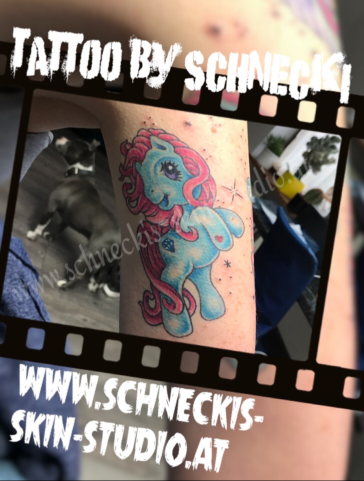 Farbiges Tattoo aus Steyr – Schneckis Skin Studio