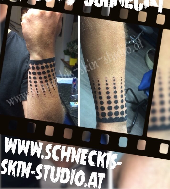 Blackwork Tattoo von Schneckis Skin Studio in Steyr